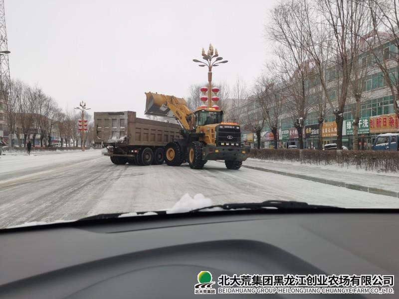 铲车_副本.jpg 铲车_副本.jpg